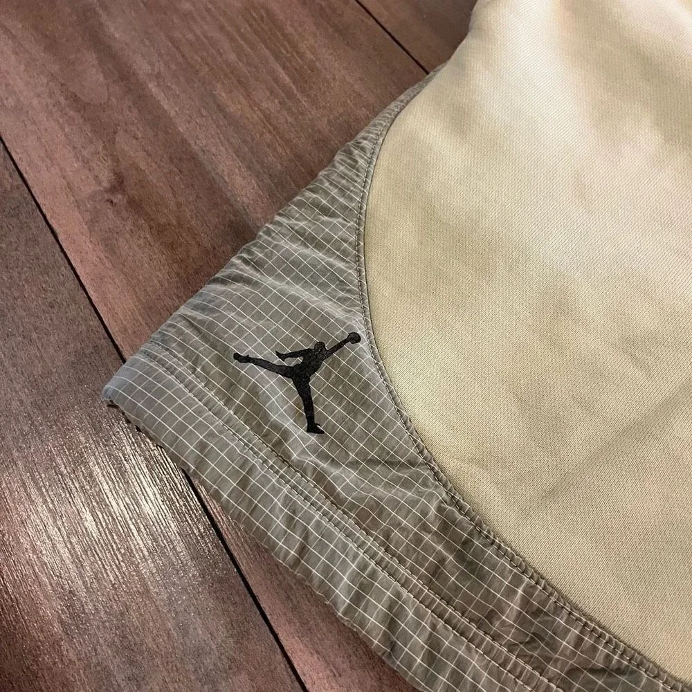 Air Jordan‎ Green Athletic Workout Shorts Men Small Bin L-22